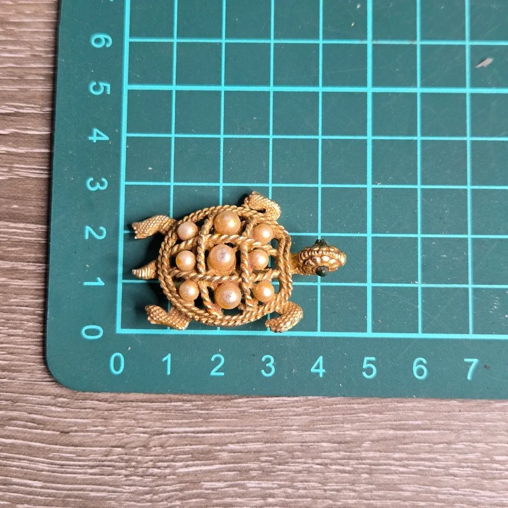 Vintage Turtle Brooch Pin Gold Tone Faux Pearl Green Eyes Figural 1.6
